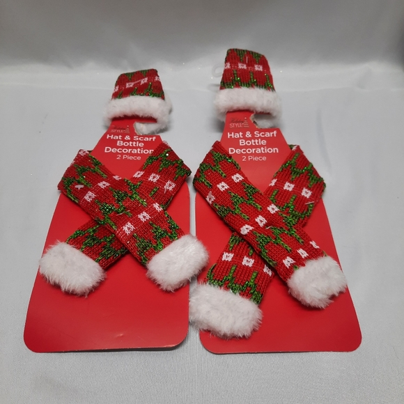 NEW Set of 4 Wine Bottle Decorations 2 Gnomes 2 Hat & Scarves - Picture 2 of 5